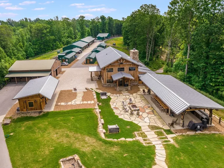 Stunning high ceilings! C. 2019 lodge on 225 acres in TN. $20,000,000.