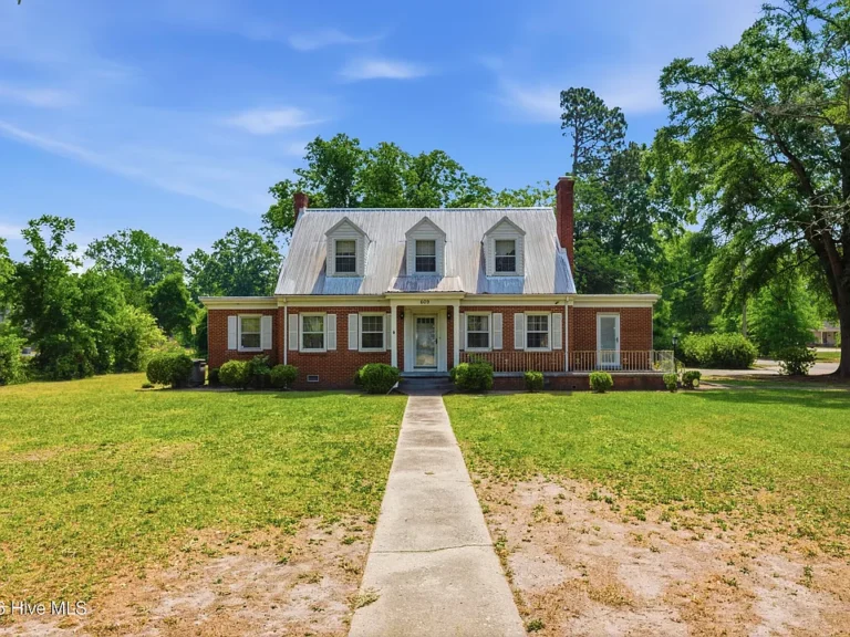 Investor special with strong potential! C. 1935 corner lot in North Carolina. $109,900.