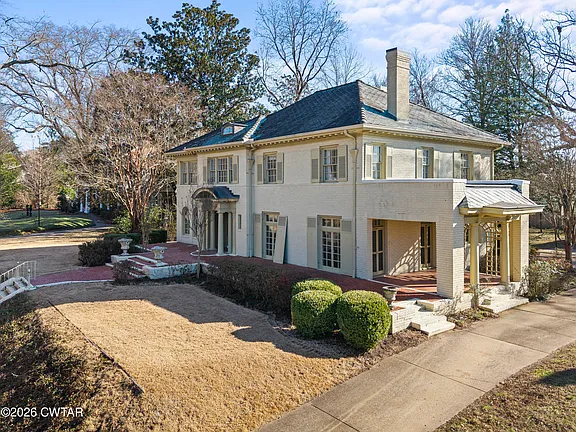 Pretty slate roof! Over 3,600 sqft in Tennessee. $425,000.