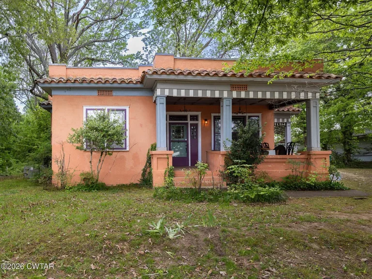 Classic craftsmanship and high ceilings! Historic 1925 Mission Revival in Tennessee. $150,000.