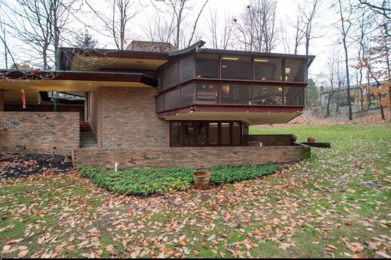 Love the style! Feels like a maze! Circa 1962 by artsy genius in Ohio.