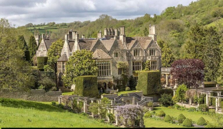 Check out this castle!! Love every detail! The view is spectacular! St Catherine’s Court in UK.