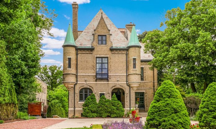 Rare Opportunity! Historic 1912 Alexander Eschweiler Estate In Milwaukee, Wisconsin