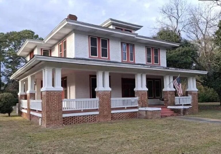 Only $180,000! Porch goals! Circa 1940 in South Carolina