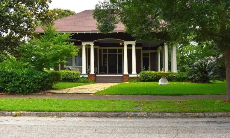 Great price for a great house! Circa 1910 in Alabama for only $160,000.