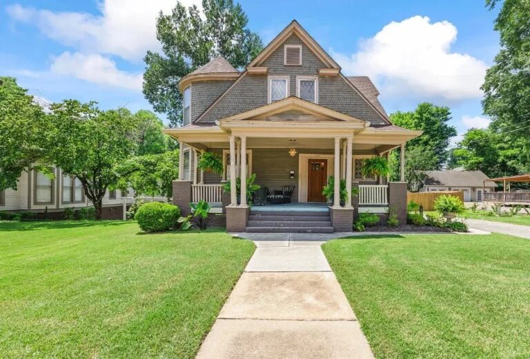Check the woodwork! $235,000. Love the interior! Circa 1910 in Tennessee.