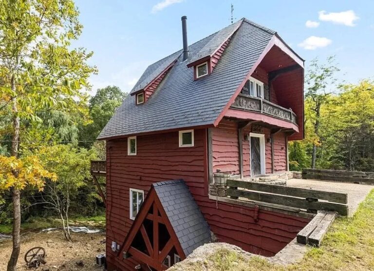 Special listing! Former mill! Circa 1920 in Virginia for $498,000.