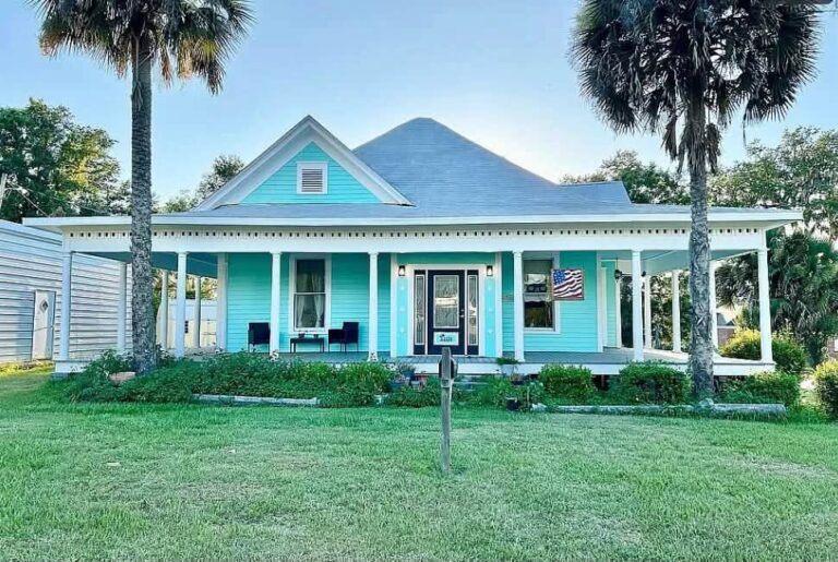 $299,900! Porch goals! Love the blue exterior! Circa 1915 in Florida.