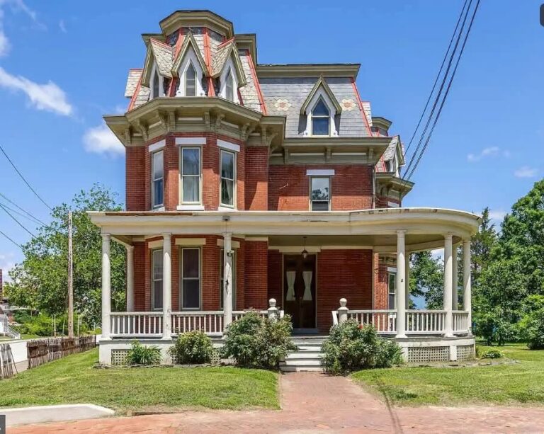 $199,900! Every detail is perfect! Check the staircase! Circa 1884 in New Jersey.