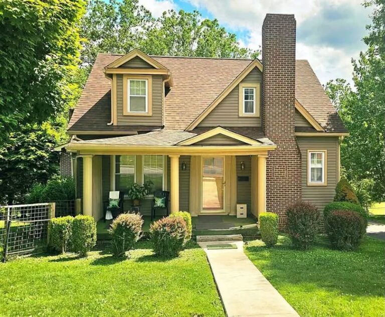 $132,500! Full of potential! Cozy house! Circa 1934 in Virginia.