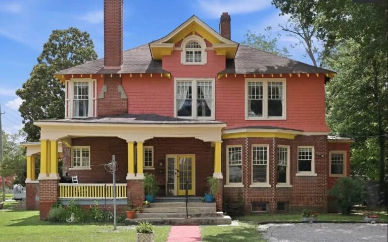 Price cut. $375,000! The circa 1915 Albion Dunn House former mayor of this NC town.