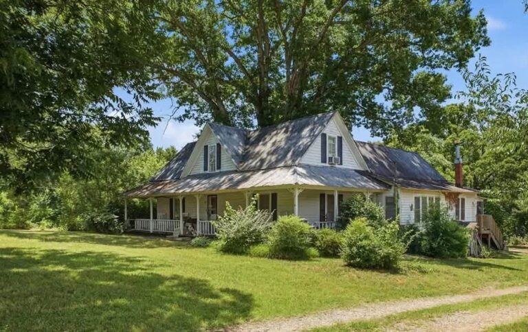 Full of potential! Almost five acres in North Carolina. Circa 1889 for just $249,900!