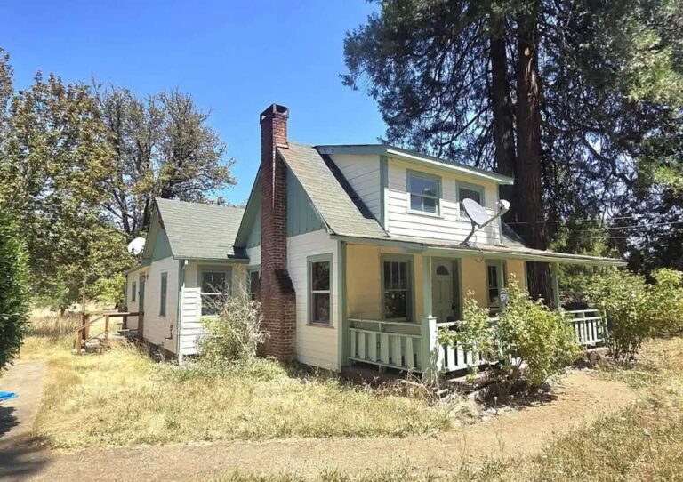 $320,000! So cute! Circa 1944 on over five acres in Oregon.