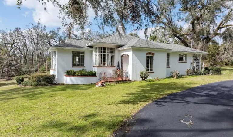$399,000 Love the sunroom! With an outdoor kitchen! Circa 1950 in Florida.