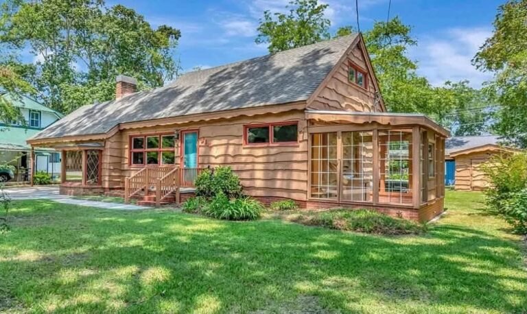$209,900! Perfect sunroom! Circa 1950 in North Carolina.
