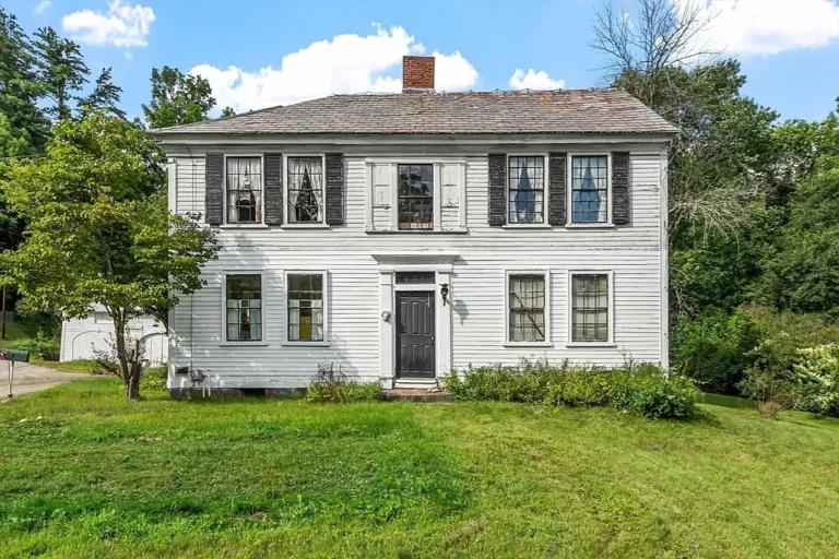$308,000!! Full of history! Coming with all the original features! Circa 1775 in Massachusetts.