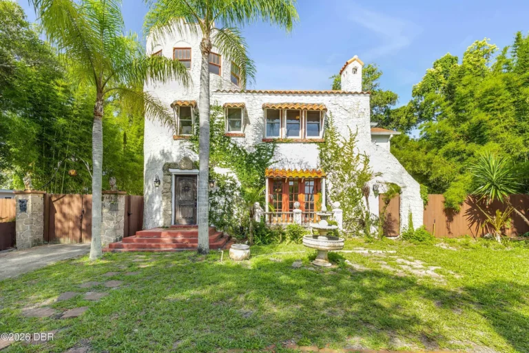 Unique details! $350,000! Check the details inside! Circa 1924 in Florida.