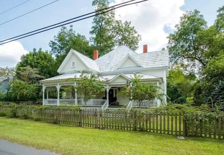 Deal of the Day! $140,000!! Porch goals! Circa 1904 in Georgia.
