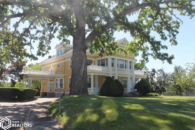$275,000!! Historic Cherry Mansion! Love the staircase! Circa 1903 in Iowa.